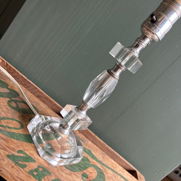 Vintage 50s Clear Crystal Glass and Lucite Leviton Lamp - Picture 2 of 5